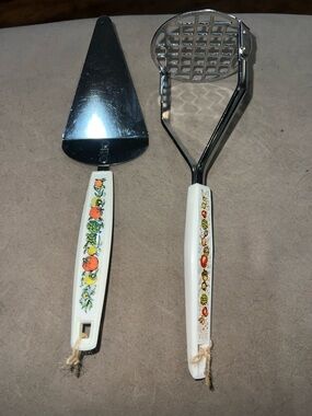Vintage Ekco ‘Country Garden’ White utensils - Turner and Potato Masher Set